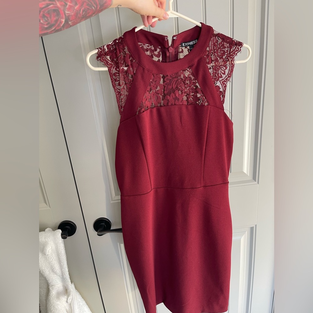 Burgundy Express dress - Picture 1 of 3